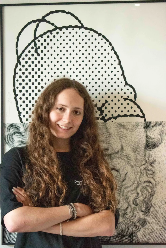 Portraitfoto von Mitarbeiterin