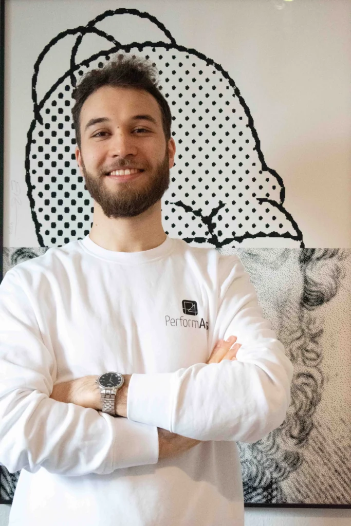 Portraitfoto von Mitarbeiter